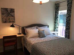 Beautiful 4BR Downtown House, Sleeps 10