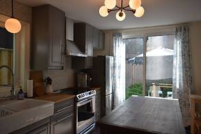 Beautiful 4BR Downtown House, Sleeps 10