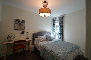 Beautiful 4BR Downtown House, Sleeps 10