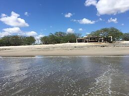 99 Surf Lodge