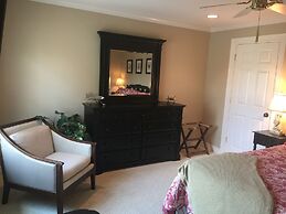 The B & B at Queenslake