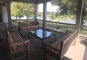 The B & B at Queenslake