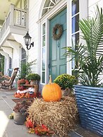 The B & B at Queenslake