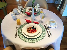 The B & B at Queenslake