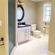 The B & B at Queenslake