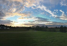 The B & B at Queenslake
