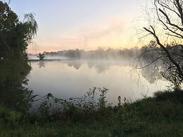 The B & B at Queenslake