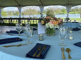 The B & B at Queenslake