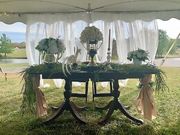 The B & B at Queenslake