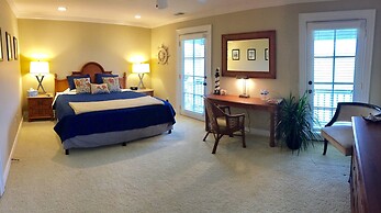 The B & B at Queenslake