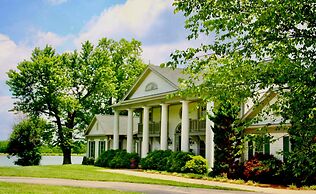 The B & B at Queenslake