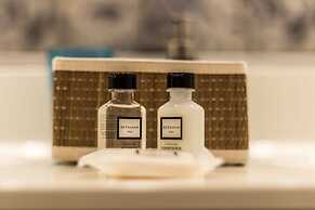 Heaven on Nashville Furnished Apartments