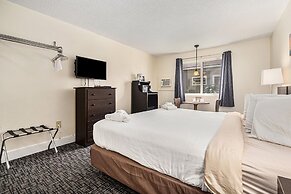 Ludington Pier House