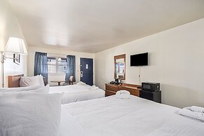 Ludington Pier House