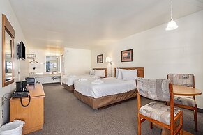 Ludington Pier House