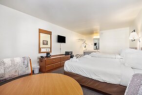 Ludington Pier House