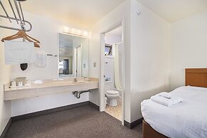 Ludington Pier House