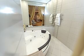 Boutique Hotel Monarch