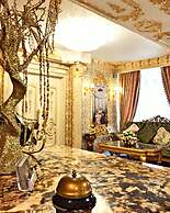 Boutique Hotel Monarch