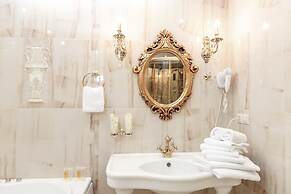 Boutique Hotel Monarch