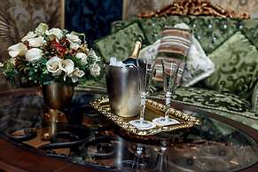 Boutique Hotel Monarch