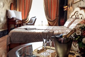 Boutique Hotel Monarch