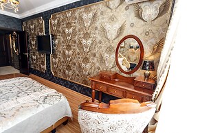 Boutique Hotel Monarch