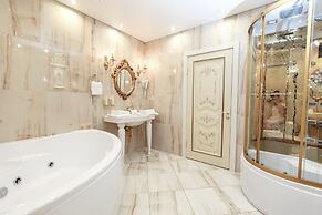 Boutique Hotel Monarch