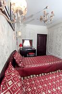 Boutique Hotel Monarch