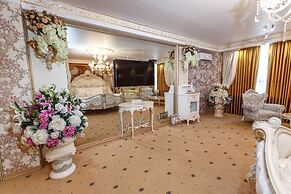 Boutique Hotel Monarch