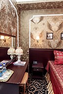 Boutique Hotel Monarch