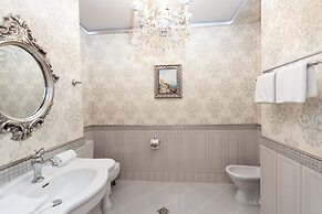 Boutique Hotel Monarch