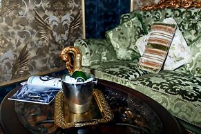 Boutique Hotel Monarch