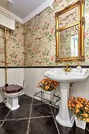 Boutique Hotel Monarch