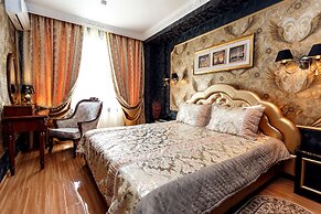 Boutique Hotel Monarch