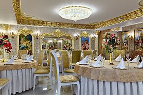 Boutique Hotel Monarch
