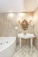 Boutique Hotel Monarch