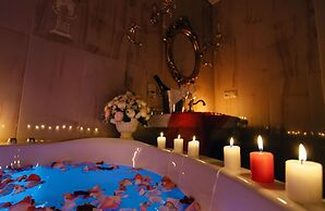 Boutique Hotel Monarch
