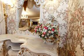 Boutique Hotel Monarch