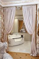 Boutique Hotel Monarch
