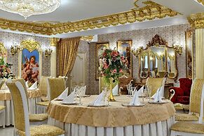 Boutique Hotel Monarch