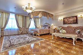 Boutique Hotel Monarch