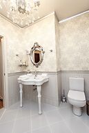 Boutique Hotel Monarch