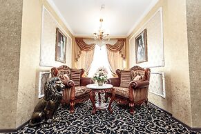 Boutique Hotel Monarch