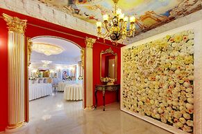 Boutique Hotel Monarch