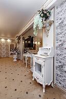 Boutique Hotel Monarch