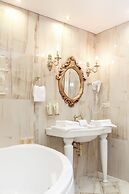 Boutique Hotel Monarch