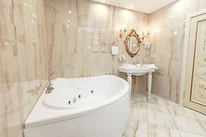 Boutique Hotel Monarch
