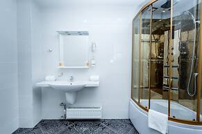 Boutique Hotel Monarch