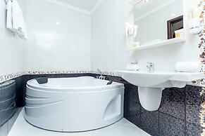 Boutique Hotel Monarch